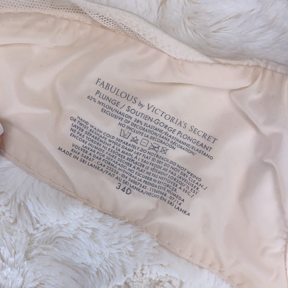 Lot of 3 Victoria’s Secret Bras 34D - Picture 4 of 5